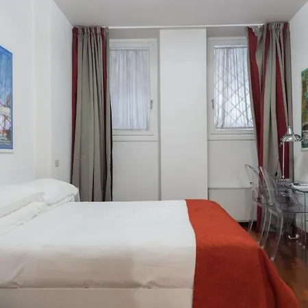 Apartment Plum Guide - The Roman Beluga Rome